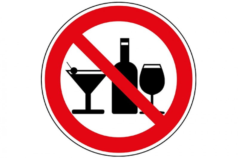 Нужно ли ограничивать продажу алкоголя по праздникам?